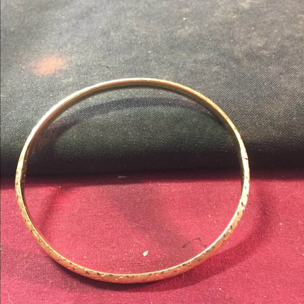 14k gold bangle bracelet 2 5/8 by 2 3/8 by 3/16